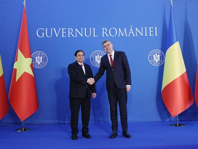 Thủ tướng Phạm Minh Chính và Thủ tướng Ion-Marcel Ciolacu. (Ảnh: VGP/Nhật Bắc)