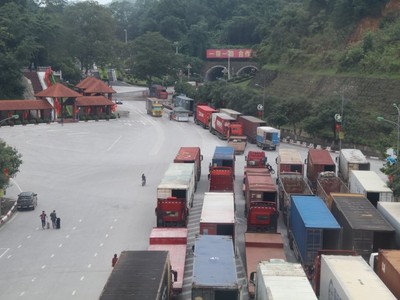 Thông quan hàng hóa xuất nhập khẩu tại các cửa khẩu trên địa bàn tỉnh Lạng Sơn đạt hơn 1.200 xe/ngày.