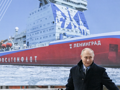 Tổng thống Nga Putin tham dự Lễ đặt ky tàu phá băng Leningrad. (Nguồn: TASS)