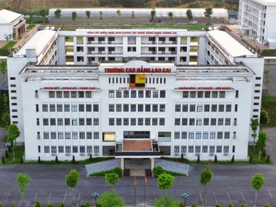 Cựu Giám đốc Trung tâm Đào tạo và sát hạch lái xe bị khởi tố do liên quan tới vụ án xảy ra tại Trường Cao đẳng Lào Cai.