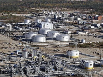 Một cơ sở lọc dầu ở thị trấn Gubkinsky, phía Tây Siberia (Nga). (Ảnh: AFP/TTXVN)