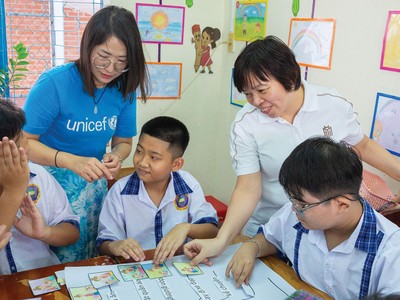 Đại diện UNICEF và Masterise tham gia các lớp học thuộc dự án Innovation for Children trong chuyến đi Sóc Trăng tháng 11/2023