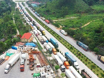 Thủ tướng yêu cầu trước mắt hỗ trợ khai thác tuyến vận tải container đường sắt liên vận quốc tế Việt - Trung, giảm ùn ứ, ách tắc đường bộ qua cửa khẩu.