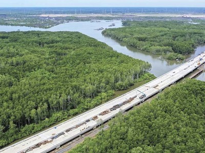 VEC quyết liệt chỉ đạo các nhà thầu tổ chức thi công 3 ca 4 kíp, phấn đấu thông xe toàn bộ Dự án xây dựng đường cao tốc Bến Lức - Long Thành vào quý III/2025