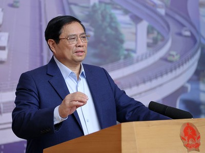 Thủ tướng Phạm Minh Chính nhấn mạnh việc triển khai các công trình, dự án quan trọng quốc gia, trọng điểm ngành giao thông vận tải là việc khó, cả về quy mô, đối tượng, phạm vi, với tổng mức đầu tư rất lớn 422.000 tỷ đồng trong năm 2024. (Ảnh: VGP)
