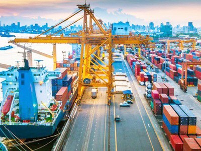 Trong 7 ngày Tết Nguyên đán 2024, cả nước có hơn 1.000 DN tham gia xuất nhập khẩu.