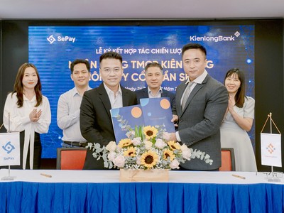 Đại diện KienlongBank và SePay tại lễ ký kết hợp tác chiến lược