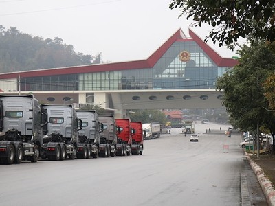 Xuất nhập khẩu tại cửa khẩu Hữu Nghị, Lạng Sơn