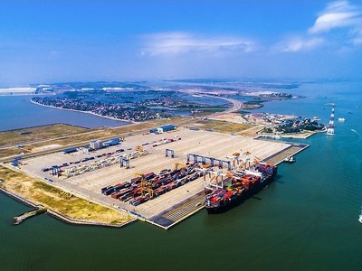 Một góc cảng Lạch Huyện - Hải Phòng.