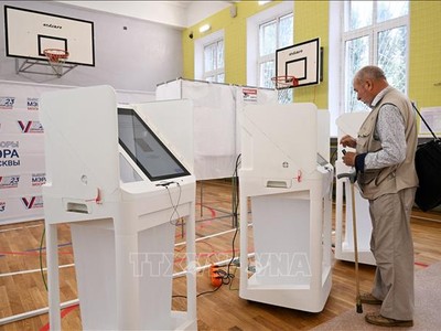 Cử tri bỏ phiếu bầu cử địa phương tại Moskva, Nga ngày 10/9/2023. Ảnh tư liệu: AFP/TTXVN