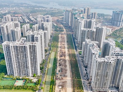 Gỡ vướng pháp lý dự án cũng sẽ khơi thông dòng vốn vào bất động sản. Ảnh: Lê Toàn 