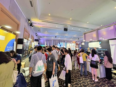 Hàng chục gian hàng của các sàn chứng khoán quốc tế, Forex núp bóng hội thảo công nghệ triển lãm để dụ người dân tham gia đầu tư