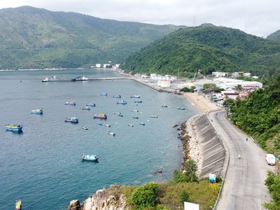 Phú Yên phát triển trung tâm logistics gắn với cảng biển Vũng Rô.