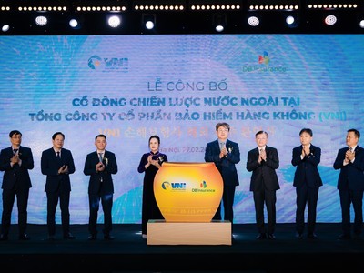 Đại diện DBI và VNI thực hiện nghi thức trong buổi lễ công bố cổ đông chiến lược