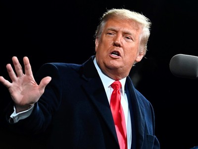 Cựu Tổng thống Donald Trump phát biểu tại một sự kiện ở Valdosta, bang Georgia, Mỹ. (Ảnh: AFP/TTXVN)