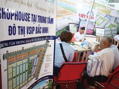 Công tác bán hàng được rốt ráo triển khai. Ảnh: Dũng Minh 