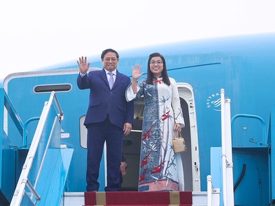 Thủ tướng Phạm Minh Chính và phu nhân Lê Thị Bích Trân cùng đoàn đại biểu cấp cao Việt Nam rời Thủ đô Hà Nội, lên đường tham dự Hội nghị Cấp cao Đặc biệt kỷ niệm 50 năm quan hệ ASEAN - Australia, thăm chính thức Australia và thăm chính thức New Zealand. (Ảnh: Nhật Bắc)