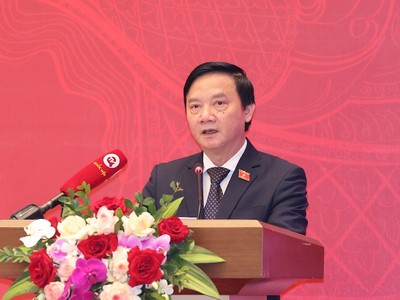 Phó chủ tịch Quốc hội Nguyễn Khắc Định trình bày báo cáo - (Ảnh Duy Linh).