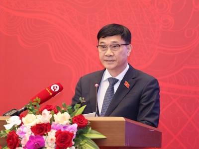 Chủ nhiệm Ủy ban Kinh tế Vũ Hồng Thanh tham luận. Ảnh Duy Linh