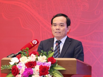 Phó thủ tướng Trần Lưu Quang trình bày báo cáo (Ảnh: Duy Linh).