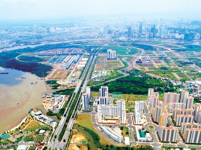 Giao dịch đất nền đô thị sẽ bị siết lại khi các quy định mới có hiệu lực. Ảnh: Lê Toàn 