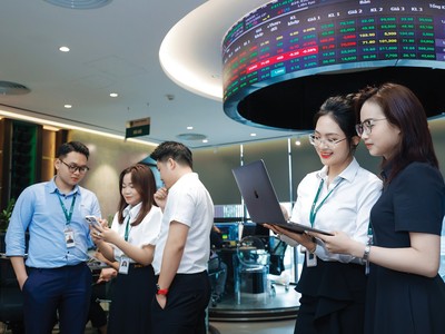 Một số nhóm ngành được kỳ vọng lợi nhuận tăng trưởng trong giai đoạn nửa đầu năm 2024 là thép - tôn mạ, bán lẻ, tiêu dùng, chứng khoán