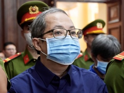 Cựu Giám đốc Bệnh viện Thủ Đức Nguyễn Minh Quân tại phiên tòa vào tháng 12/2023.