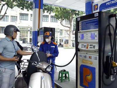Chính phủ đã yêu cầu các bộ, ngành, doanh nghiệp đảm bảo cung ứng xăng dần thông suốt cho nền kinh tế. Ảnh: Đức Thanh