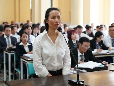 Bị cáo Trần Thị Mỹ Dung, nguyên Phó tổng giám đốc Ngân hàng SCB tại toà. (Ảnh: Hoàng Hùng)