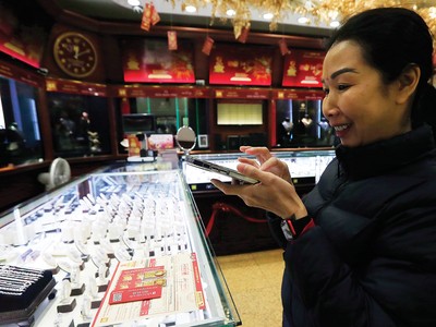 Đầu tư vàng tiềm ẩn rủi ro lớn từ chênh lệch mua vào – bán ra và chênh lệch với thị trường quốc tế