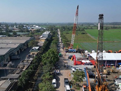 Đường vành đai 3, TP.HCM hiện đang được thi công đồng loạt tại 4 tỉnh thành gồm TP.HCM, Long An, Bình Dương, Đồng Nai . Trong ảnh thi công đường vành đai 3 đoạn qua TP.HCM -Ảnh: Lê Toàn 