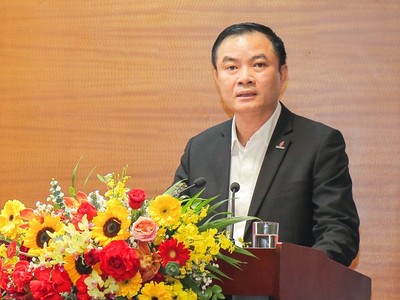 Ông Lê Ngọc Sơn sinh năm 1972. Trình độ chuyên môn là Thạc sỹ Đánh giá và quản lý mỏ dầu khí; Kỹ sư Công nghệ khoan khai thác dầu khí.