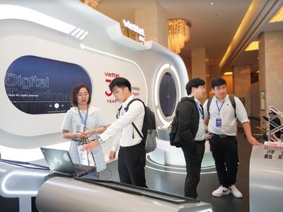 Triển lãm gian hàng của doanh nghiệp tại DCCI Summit 2024.