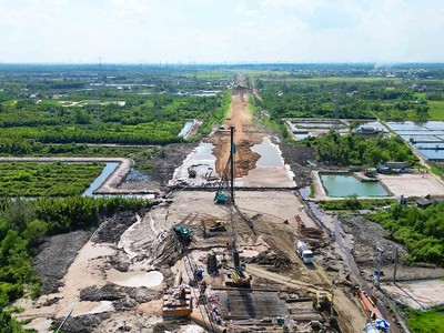 Thi công đoạn tuyến phía Đông, Dự án cao tốc Bến Lức - Long Thành.