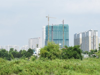 Hàng nghìn dự án nhà ở bị chậm tiến độ do vướng pháp lý cũng như thiếu vốn. Ảnh: Dũng Minh 