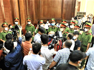  Phóng viên tác nghiệp tại một phiên tòa. Ảnh:Tạpchitoaan .vn