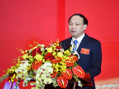 Bí thư Tỉnh ủy, Chủ tịch HĐND tỉnh Quảng Ninh Nguyễn Xuân Ký trình bày tham luận.