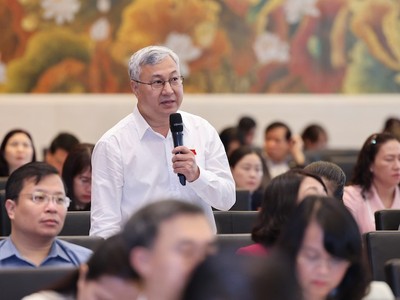 Đại biểu Trần Văn Lâm tham gia thảo luận. 