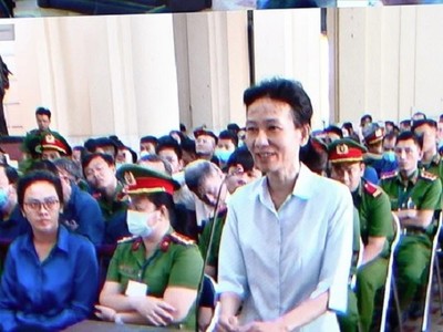 Bị cáo Phạm Thu Phong (cựu Trưởng ban kiểm soát Ngân hàng SCB giai đoạn 2012-2018) bị Viện kiểm sát đề nghị mức án 3 năm tù nhưng cho hưởng án treo. (Ảnh: Việt Dũng)