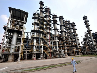 Nhà máy lọc dầu của Tập đoàn Hóa chất và Dầu khí Trung Quốc (Sinopec) ở thành phố Vũ Hán, tỉnh Hồ Bắc, miền trung Trung Quốc. Ảnh: AFP