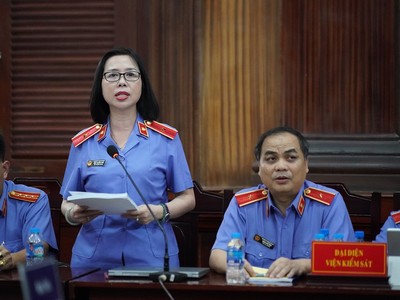 Đại diện Viện kiểm sát nhân dân TP.HCM đối đáp lại quan điểm bào chữa của các luật sư trong phiên xét xử ngày 1/4.