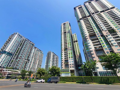 Sức nóng từ thị trường căn hộ… Ảnh: Lê Toàn 