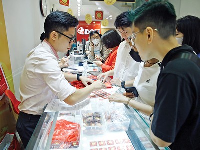 Giá vàng đang cao kỷ lục, nhưng các chuyên gia khuyến cáo nên thận trọng khi đầu tư vào kim loại quý này. Ảnh: Đức Thanh