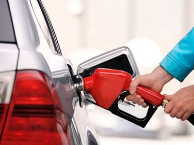 Dự thảo mới đề xuất cho DN tự quyết định giá bán lẻ xăng dầu, nhưng không được cao hơn mức giá tính toán theo công thức.