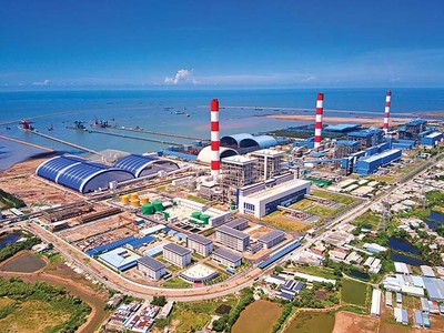 Ngành công nghiệp đóng góp lớn vào tăng trưởng GRDP của tỉnh Trà Vinh. Trong ảnh: Nhà máy nhiệt điện Duyên Hải, tỉnh Trà Vinh