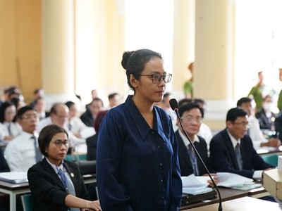 Bị cáo Trương Huệ Vân (Tổng giám đốc Công ty Cổ phần đầu tư Tập đoàn Vạn Thịnh Phát - cháu bà Lan).