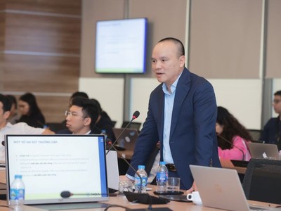 Ông Lê Xuân Thủy, Giám đốc Trung tâm An ninh mạng quốc gia (Cục A05, Bộ Công an) chia sẻ tại Tọa đàm.