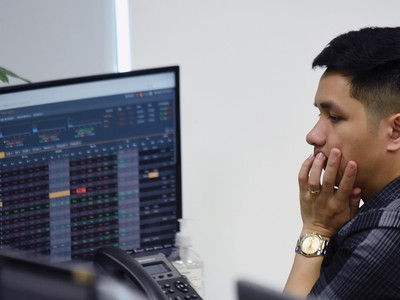 Dòng tiền vào nhóm chứng khoán đang có dấu hiệu đạt đỉnh và giảm nhẹ