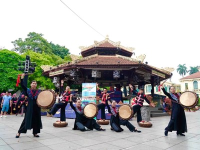 Du khách quốc tế thích thú trải nghiệm Ngày hội Sa Pa tại Hà Nội