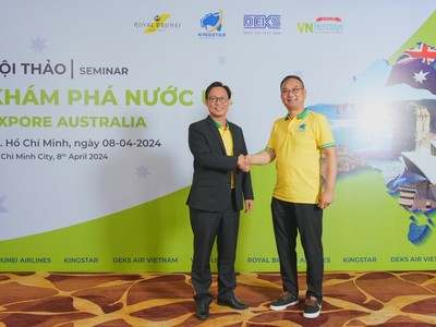 Ông Trần Giang San, Giám đốc Chi nhánh Tập đoàn Desk Air Việt Nam (bìa trái) cùng ông Herman, CEO Kingstar (bìa phải) tại Hội thảo "Khám phá nước Úc".